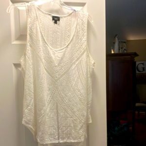 White on white print top that is sheer. SizeXL.